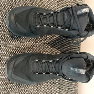 Arc’teryx Aerios FL mid Gore Tex hiking boots
